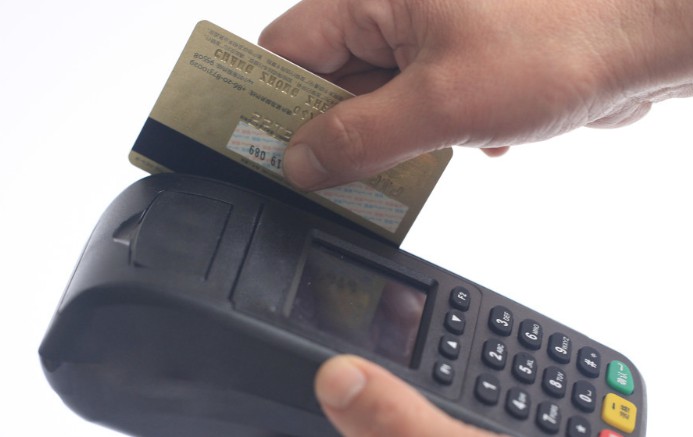 用一清POS機查信用卡余額后可以馬上刷卡嗎？ 